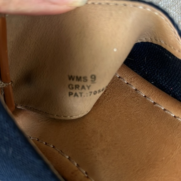 Navy thong sandal with gold detail size 9 - Picture 3 of 4